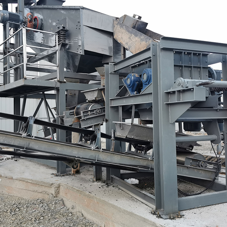 大塊瀝青破碎機(jī)(圖9) 大塊瀝青破碎機(jī)(圖9)